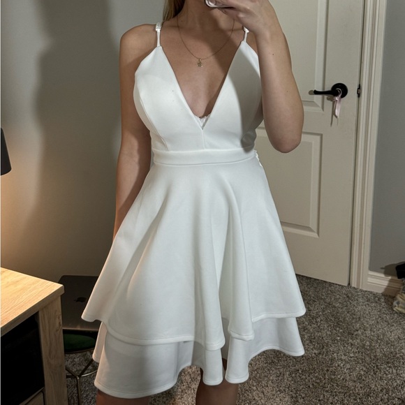 White, dinner ready dress - Picture 1 of 3